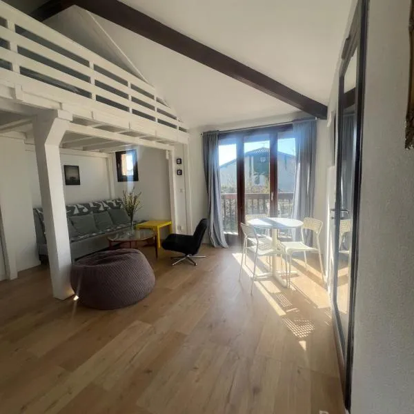 Lovely studio perfect for couples close to beach, hotel v destinaci Moliets-et-Maa
