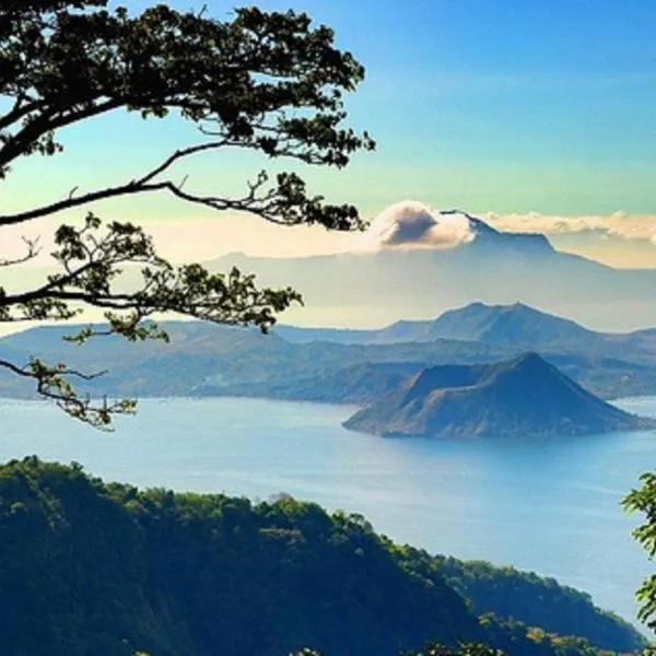 Blowing in the Wind - Lake View Apartments, hotel in Tagaytay