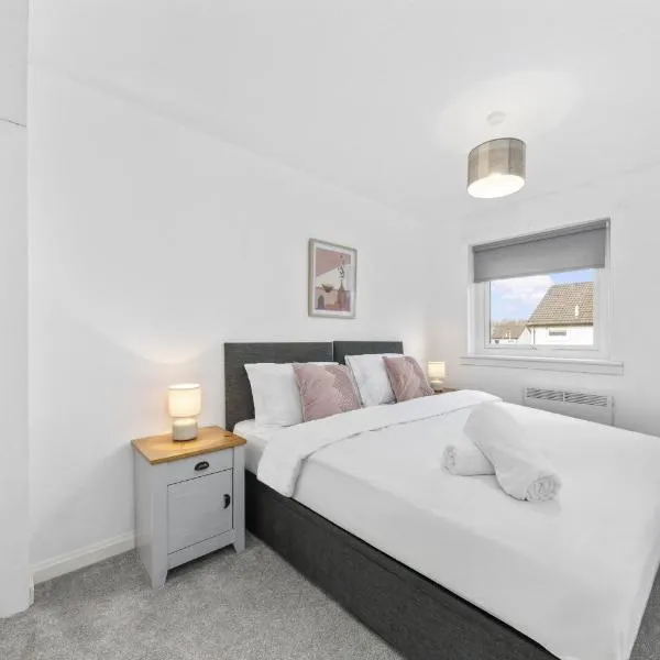 Serviced Apartment in Lanarkshire Close to M8 M74 with Free Parking - Long Stays Available, hotel a Newarthill