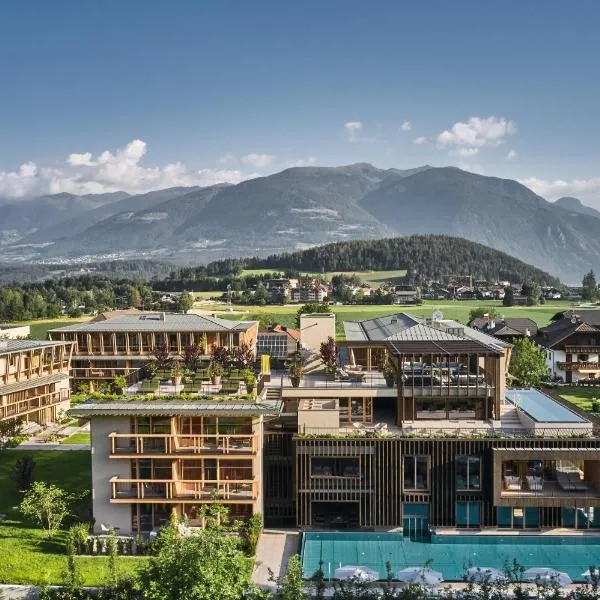 Falkensteiner Hotel Kronplatz - The Leading Hotels of the World, hotel Brunicóban