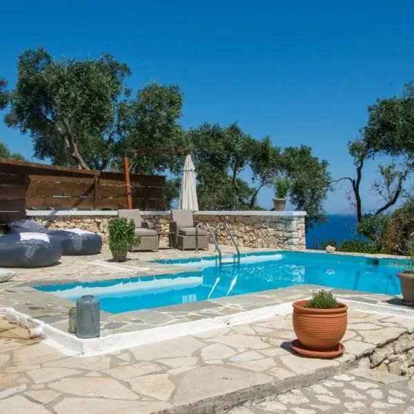 New! Paxosblue suites sea view with private pool, hotel em Gaios