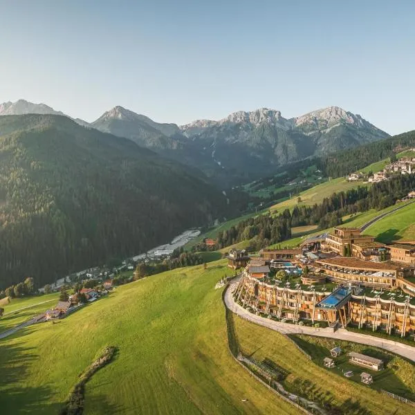 Alpin Panorama Hotel Hubertus, hotel Valdaorában