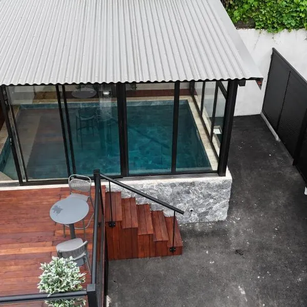 Chalet 3 romantique avec jacuzzi, hotel v destinaci Saint-Louis