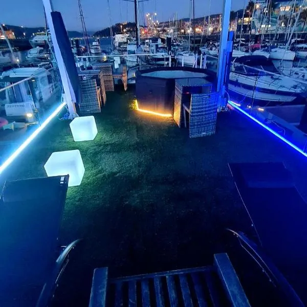 Barco-Apartamento en el Náutico de Vigo、ビーゴのホテル