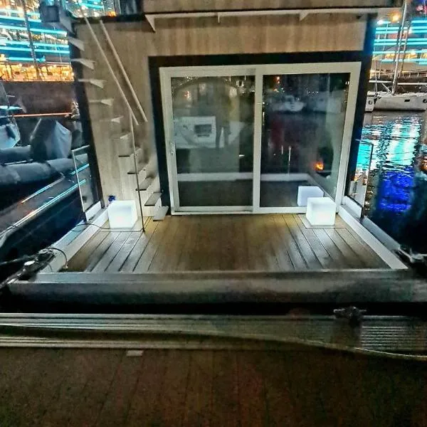 Barco-Apartamento en el Náutico de Vigo, hotel i Vigo