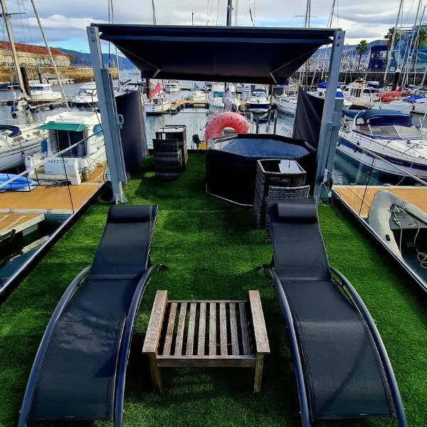 Barco-Apartamento en el Náutico de Vigo, хотел в Виго