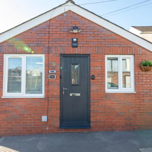Luxury Cosy Central Detached Cardiff Bungalow with Free Parking, hotel in Cardiff