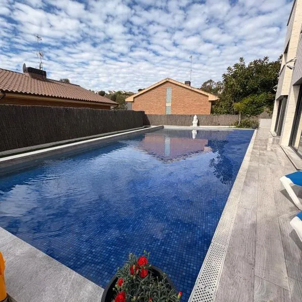 Apartamentos Rosa de Abril、Teiàのホテル