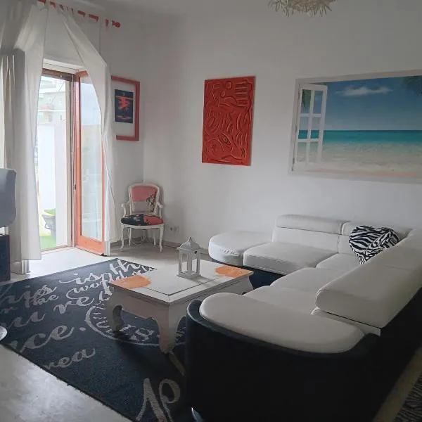 Surf House d'Elite, hotel a Passoscuro