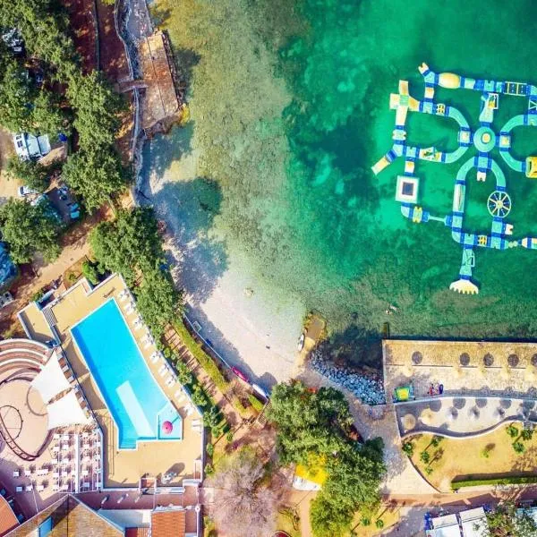 Camping Bijela Uvala - Eurocamp I Homair、ポレッチのホテル