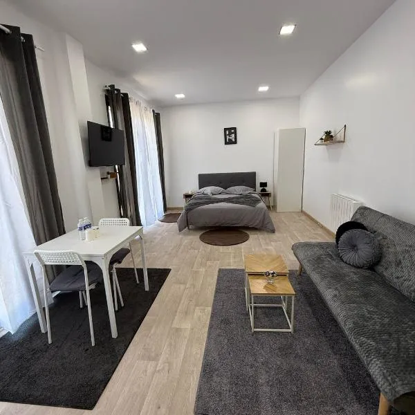 EXCEPTIONNEL Appartement VERSAILLES, hotel v destinaci Rocquencourt
