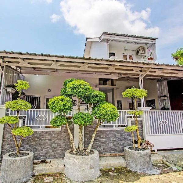 SPOT ON 92012 Homestay Grand Mahkota Permai Syariah, hotel v destinaci Cilacap