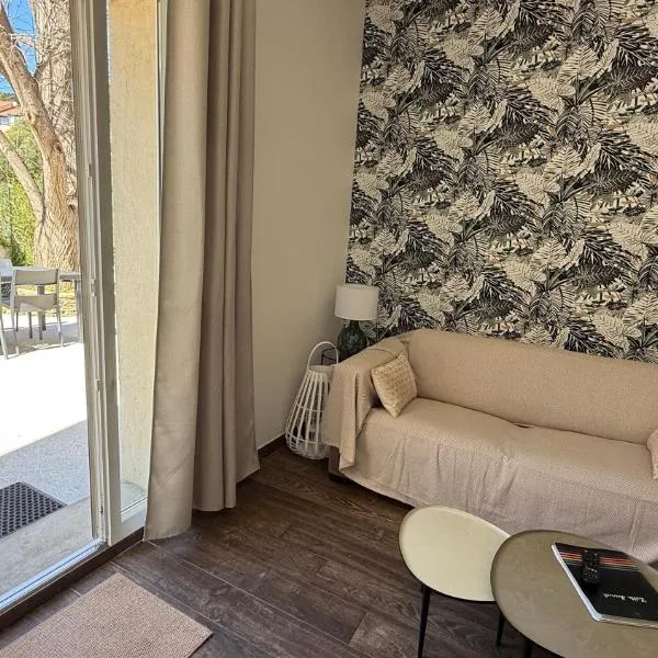 A CASA CORBAIA Appartement 40 m2, jardin privé, parking, proche centre ville et mer Apartment 40 m2, private garden parking near town center and sea port and airport, hotel in Bastia