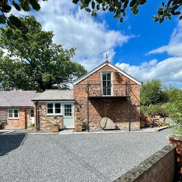 The Old Smithy, beautifully restored cottage in Carreghofa, near Llanymynech, Hotel in Llanymynech