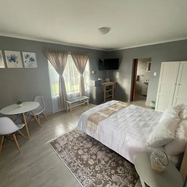York-R102 Airport Road - Modern Comfort, hotel in George
