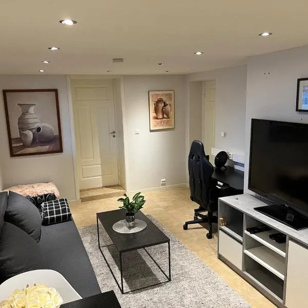 Cosy, modern apartment near the city center, hotel v destinaci Senja