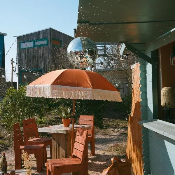 DE BUITENKANS unique cabins - urban camping, hotel v Rotterdamu