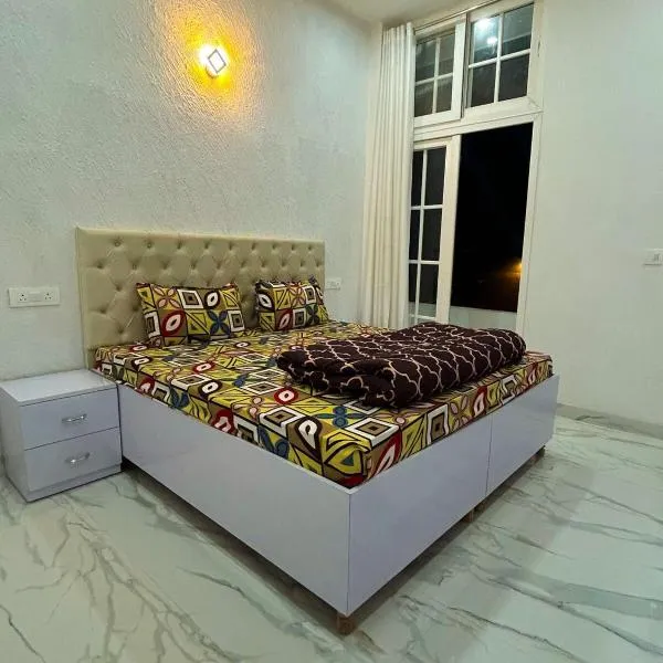Nature Homes 2 bhk independent Flat, hotel v destinaci Déhrádún