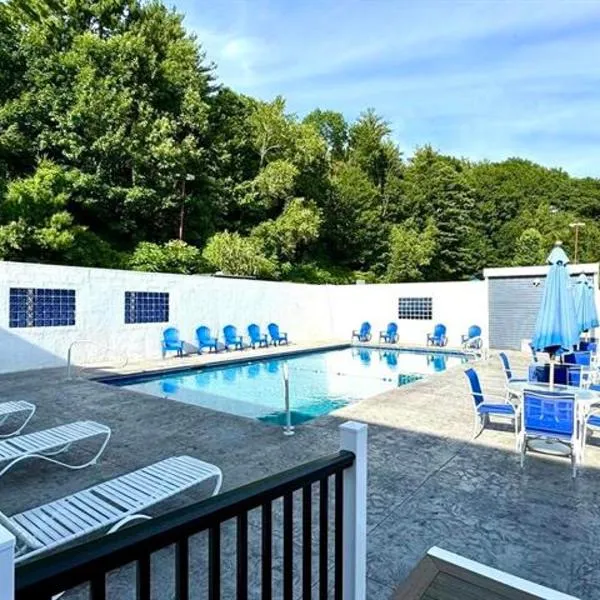 The Village at Paugus Bay Condo!, hotel en Laconia