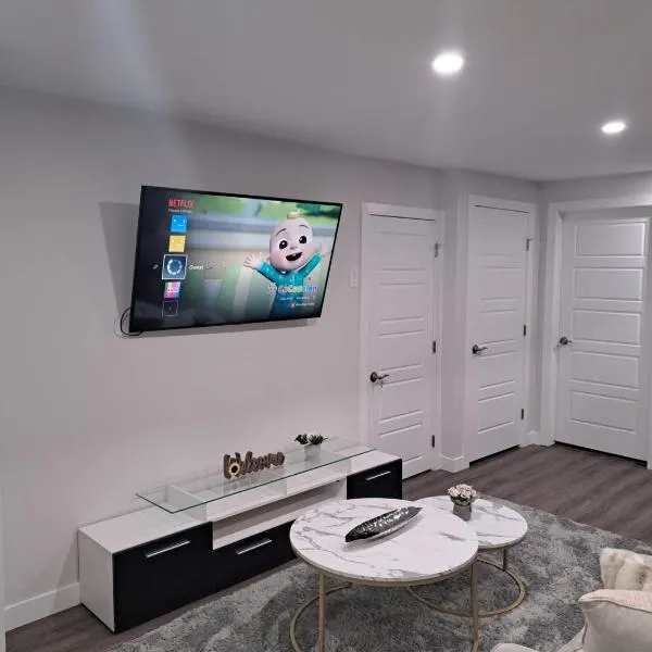 Cozy 2 Bedroom Walkout Basement, hotel u gradu 'Calgary'