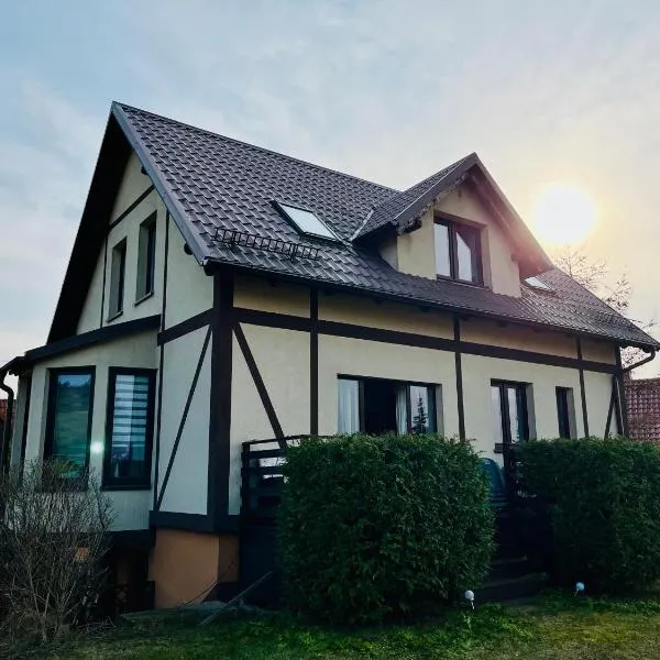Dom na wzgórzu z widokiem na jezioro, hótel í Brodnica Dolna