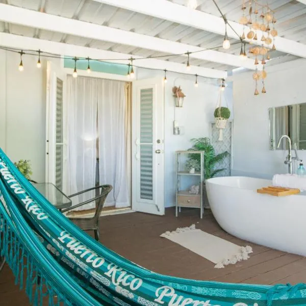 Casa Loba Suite 1 with an outdoor tub, ξενοδοχείο σε Rincon