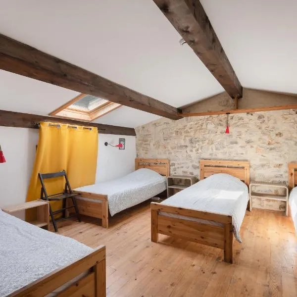 Gîte de La Tour, hotel v destinaci Saint-Guilhem-le-Désert