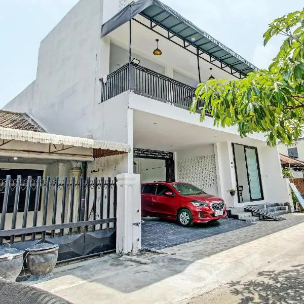 Hotel O Sirih Gading Family Guest House, hotel em Tulungagung