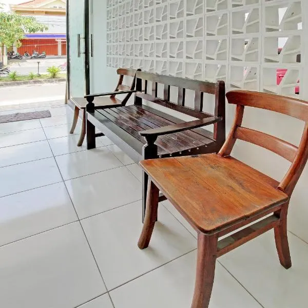 Super OYO 92433 Sirih Gading Family Guest House, hotel v destinaci Tulungagung