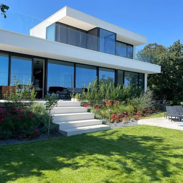 Kisfaludy Residence, מלון בבלטונאלמאדי