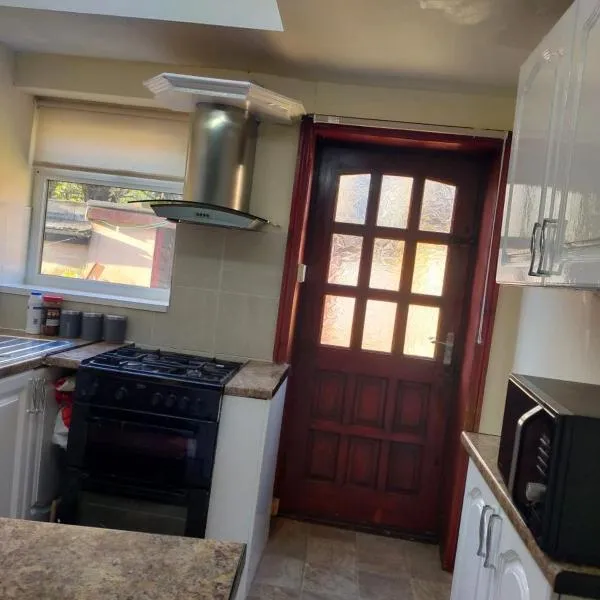 Paradise Apartment- Female Only, hotel v destinaci Bradford
