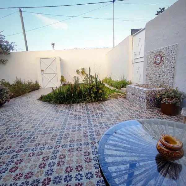 small villa with garden close to the beach, hotell sihtkohas Temara