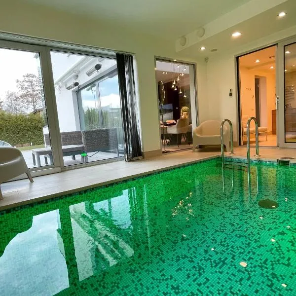 Magnolia House with Indoor Swimming Pool and Sauna, hotel Tallinnban