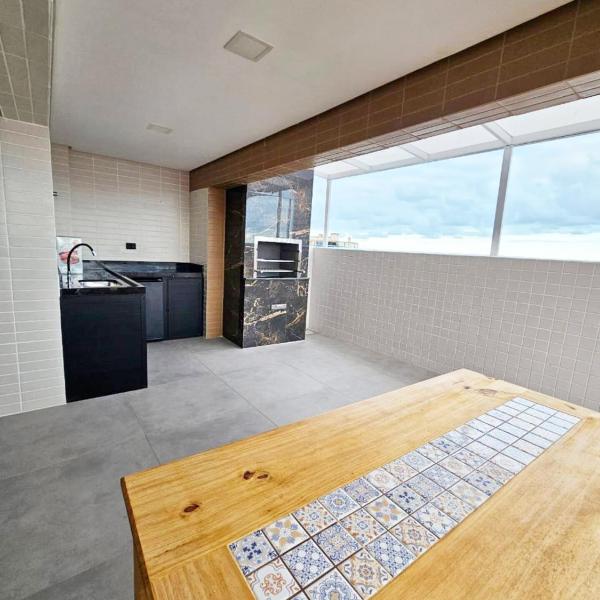 Apto com lazer completo, piscina, ar, mercadinho e pet friendly a 1 min da praia - Foto 4