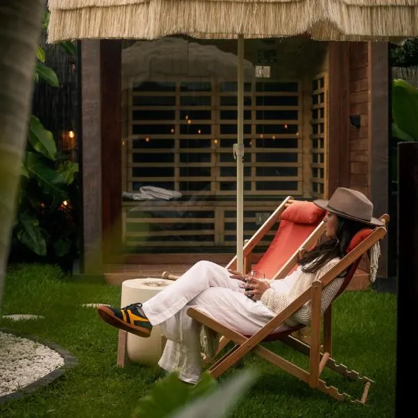 Tiny home, Outdoor bath, Infrared Sauna, Fire pit, hotel v destinaci Cardiff