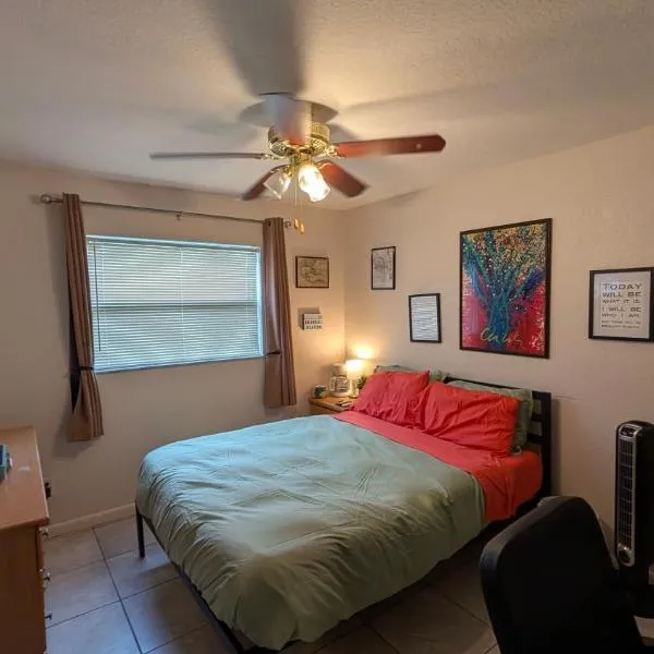 Introverts Paradise! Central Largo and Pinellas! 15 mins to beaches!, hotel v destinaci Largo