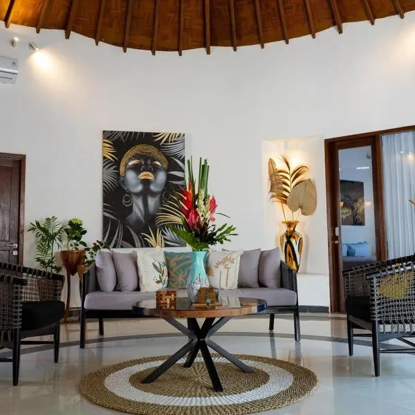 Peaceful 2br with pool & garden, hotel in Seminyak