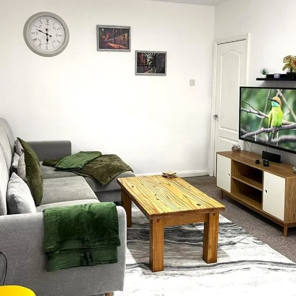Cosy Flat 6 People, Short Drive - NEC-Airport-Birmingham-Solihull, hotel in Birmingham