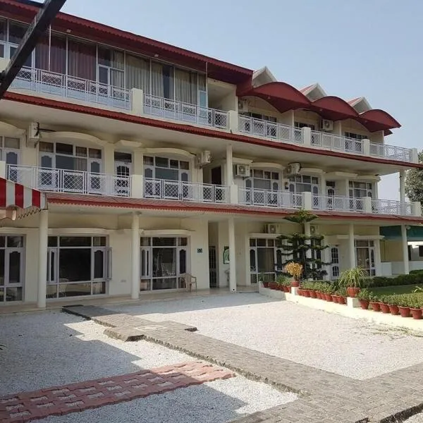Skyview Stays I Party Lawns I Adjacent The Good Club I 1km Sukhna lake,Rock Garden & High Court I, hotel in Chandīgarh
