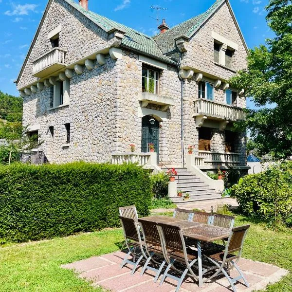 La Maison au toit vert, hotel v destinaci Espalion