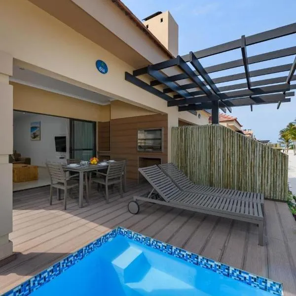 Beachfront Luxury Villa - Private Pool & Sunset Views, hotel v destinaci Vila Praia Do Bilene