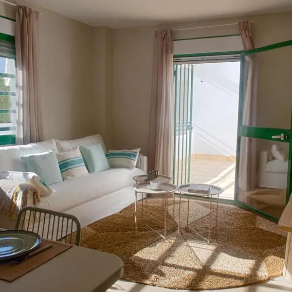 Anc14 Apartamento con 2 habitaciones, patio y piscina al lado de la playa, hotel en El Puerto de Santa María