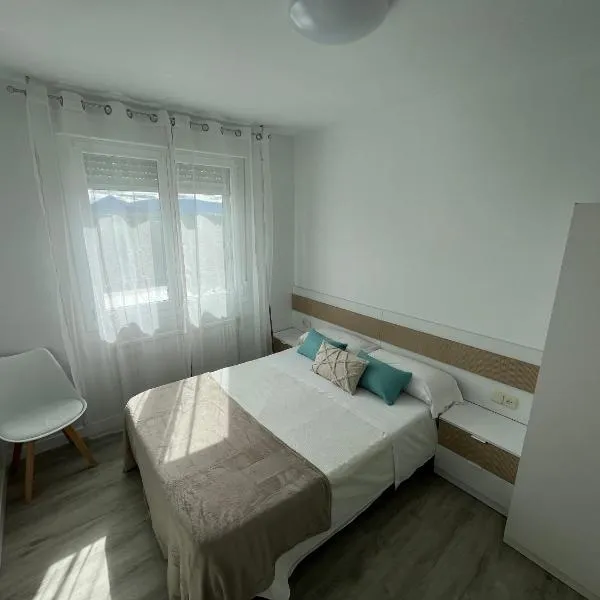 Pensión Luzía - Optional Auto Check-in, hotel v destinaci Pamplona