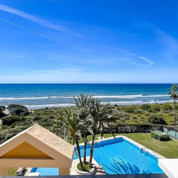 OleHolidays 843 Romana Playa primera línea de playa, hotell i Marbella