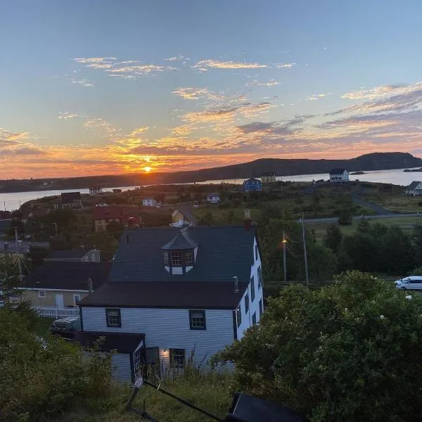 Trinity's Oceanview Gem St Paul's Schoolhouse, hotel in Trinity
