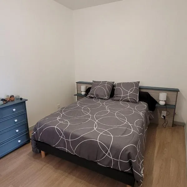 Appartement F1, hotel v destinaci Bas-en-Basset