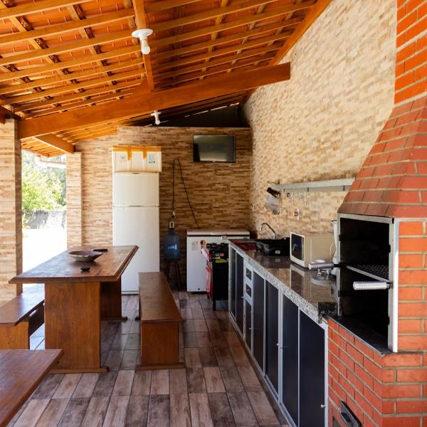 Casa bem equipada com piscina,churrasqueira e WiFi - Foto 2