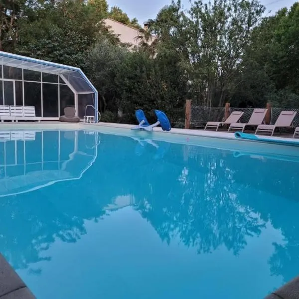 Appartement les Acacias - campagne avec piscine commune - Eyragues, hotel v destinaci Eyragues