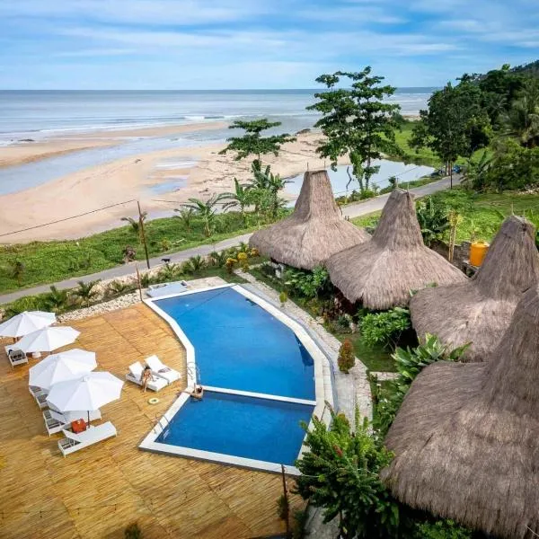 Three Queen Villa and Homestay, hotel v Waikabubaku