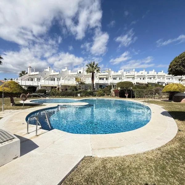 Casa Cornisa - Townhouse with Sea View in Calahonda, hotel i Mijas Costa